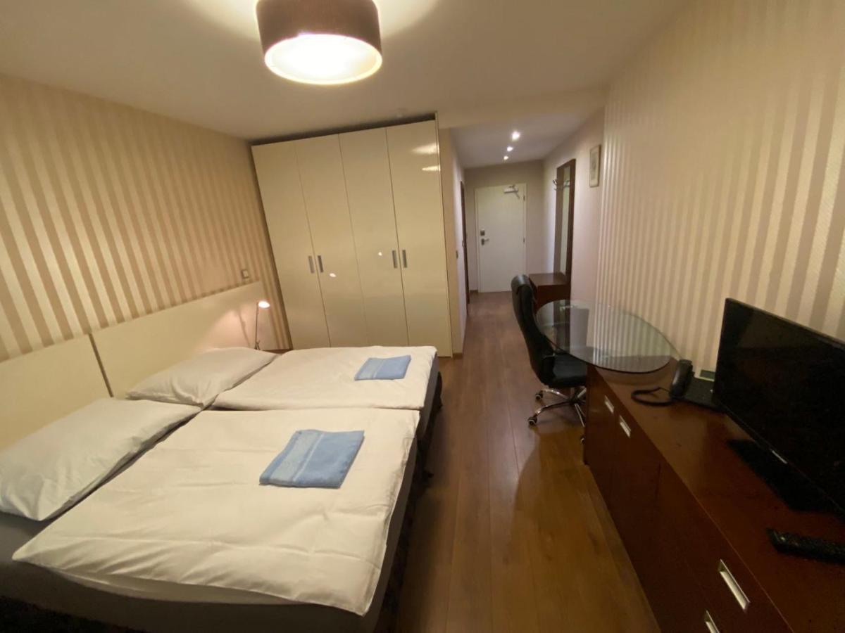 Golden Fish Apartmany Xia Plzeň Exterior foto